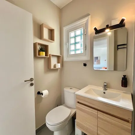 2 Bedroom Sea View, Balcony, Pool, Near - Casa Terracotta Klorakas
