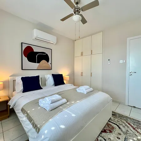 2 Bedroom Sea View, Balcony, Pool, Near - Casa Terracotta Apartment *